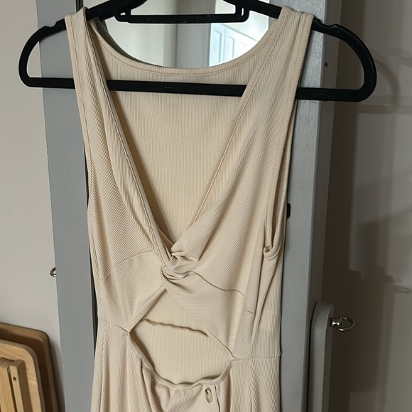 Nude Cutout Knotted Midi Dress size Large - Picture 4 of 5
